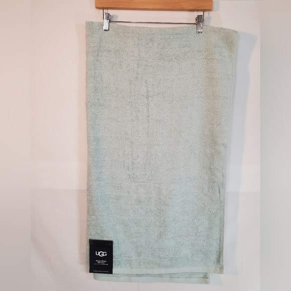 UGG Dresses & Skirts - Lot of 2 UGG Poppy Stripe Blue Bath Sheet (36" x 66") New with Tags